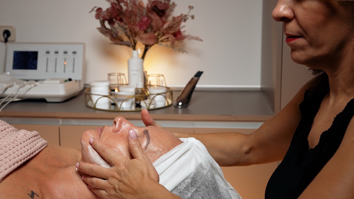 Masaje facial rejuvenecedor